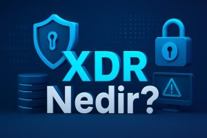 Koyu mavi arka plan üzerinde, üstte büyük puntolu ‘XDR’ ve altında ‘Nedir?’ yazısı yer alıyor. Arka planda 3D güvenlik temalı öğeler bulunuyor: kilit simgeli mavi kalkan, veri tabanı ikonları, asma kilit ve uyarı işareti olan bilgisayar ekranı. Sol tarafta ikili sayıların (binary code) görselleri yer alıyor, tüm öğeler siber güvenlik temasına uygun mavi tonlarda tasarlanmış.